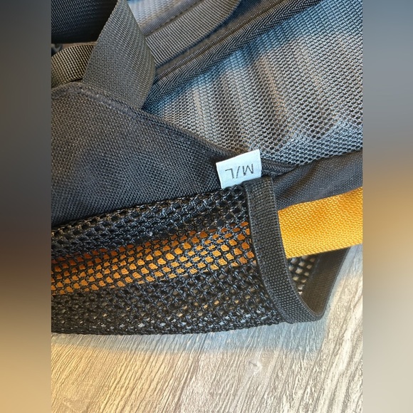 Osprey Helios 14 Black Yellow Daypack Backpack Holds 14L Outdoor Activity Hiking - Picture 4 of 15